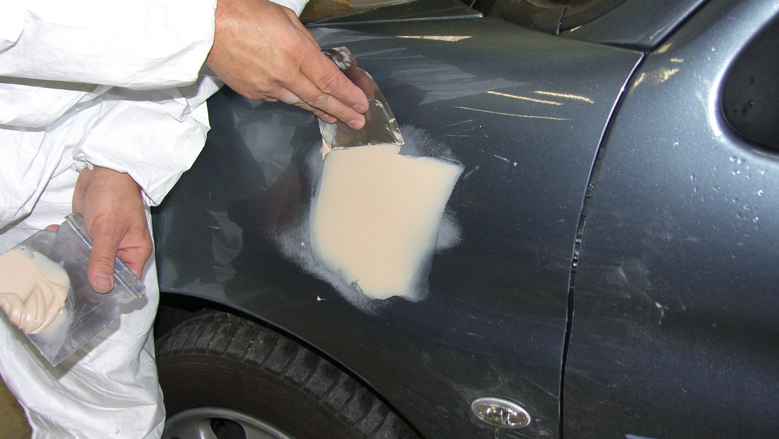 comment appliquer du mastic sur la carrosserie d une voiture 10